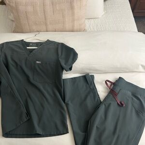 Figs Women's Scrub Set in Bonsai
